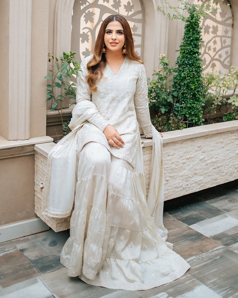 Golden Tissue Lehenga Pakistani Wedding Dresses | Latest bridal dresses,  Beautiful bridal dresses, Bridal dress fashion